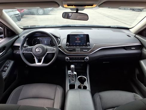 Used 2024 Nissan Altima 2.5 SV FWD image 9