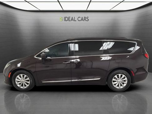 Used 2017 Chrysler Pacifica Touring-L FWD image 8