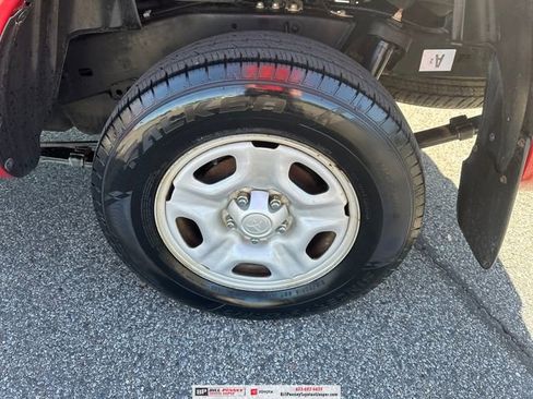 Used 2014 Toyota Tacoma 2WD Regular Cab image 6