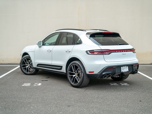 Used 2025 Porsche Macan image 3