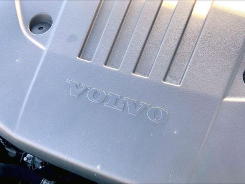 Used 2026 Volvo V60 B5 Cross Country Plus w/ Protection Package Premier image 33