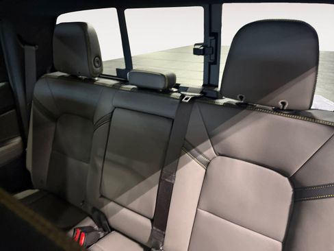 Used 2025 Chevrolet Colorado ZR2 w/ Technology Package image 15