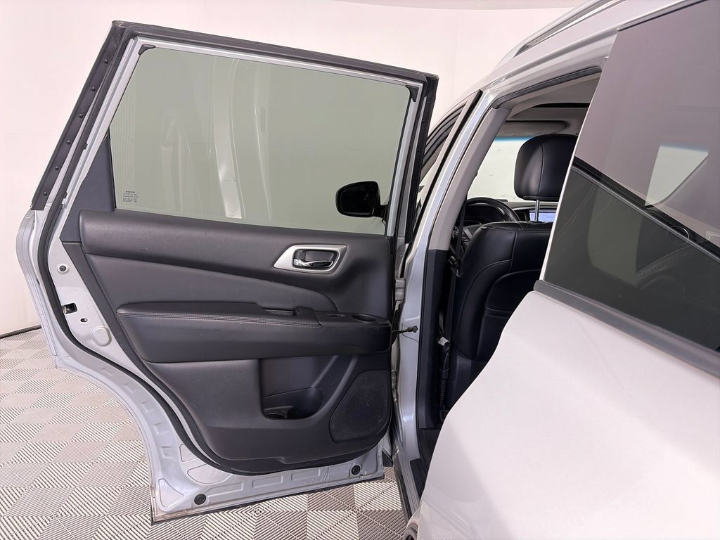 Used 2016 Nissan Pathfinder Platinum AWD/4WD image 12