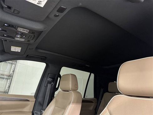 Used 2021 Chevrolet Tahoe Premier w/ Premium Package image 24