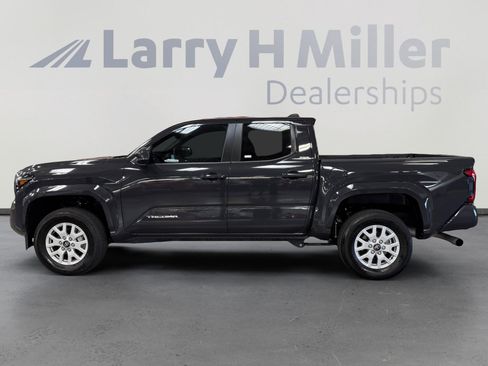 Certified 2025 Toyota Tacoma SR5 AWD/4WD image 2