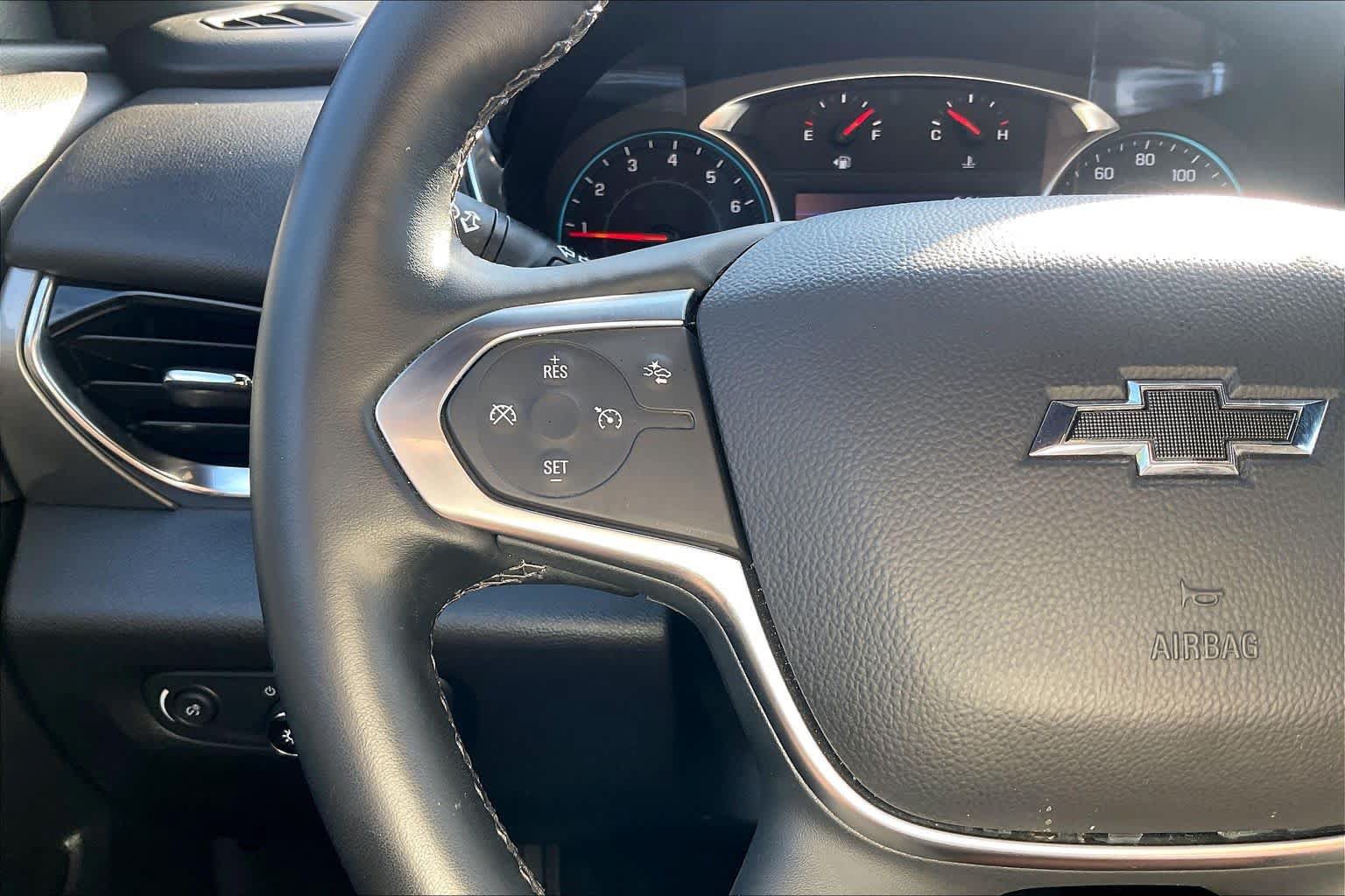 Used 2023 Chevrolet Traverse LT FWD image 18