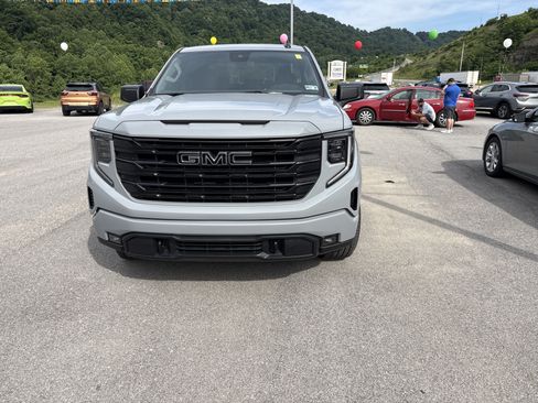 Used 2024 GMC Sierra 1500 Elevation AWD/4WD image 9