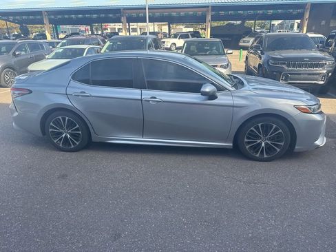 Used 2018 Toyota Camry L image 4