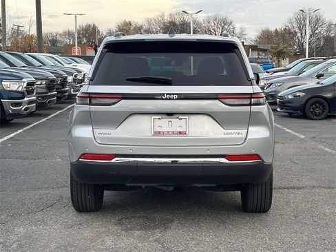 Used 2023 Jeep Grand Cherokee Limited image 5