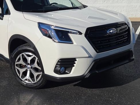 Used 2023 Subaru Forester Premium image 2