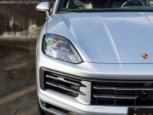 Certified 2025 Porsche Cayenne image 14