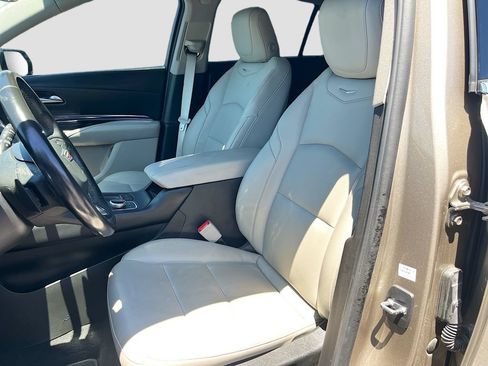 Used 2022 Cadillac XT4 Luxury w/ Cold Weather Package FWD image 20