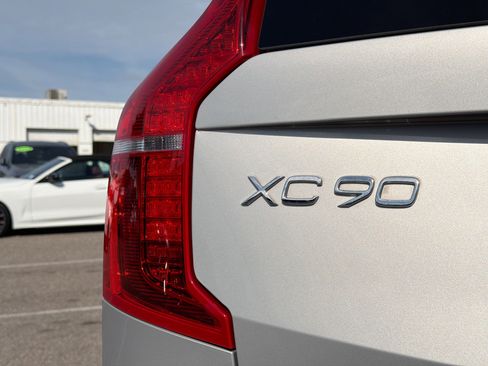 Used 2023 Volvo XC90 B6 Plus image 10