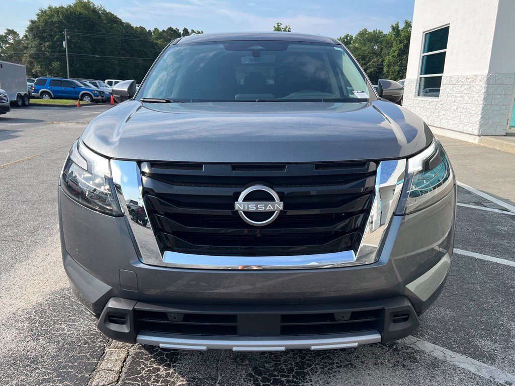 Used 2025 Nissan Pathfinder SL FWD image 5