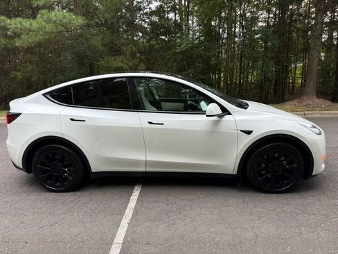 Used 2022 Tesla Model Y Long Range AWD/4WD image 4