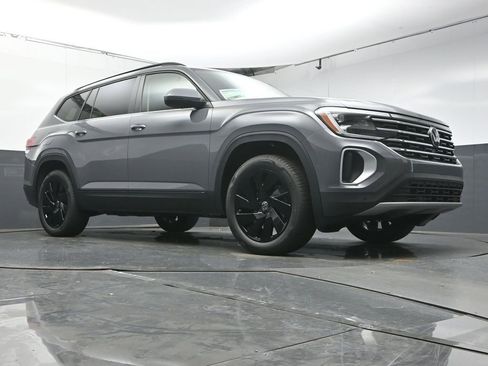New 2026 Volkswagen Atlas SE FWD image 41
