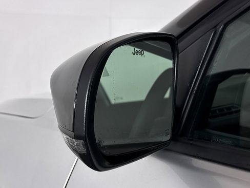 Used 2026 Jeep Compass Limited image 25