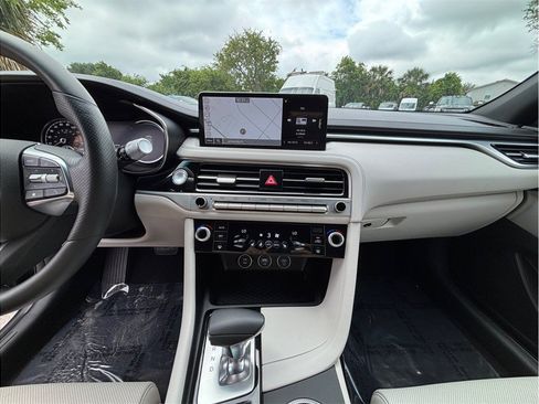Used 2025 Genesis G70 2.5T AWD/4WD image 11