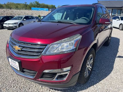 Used 2017 Chevrolet Traverse LT FWD image 2