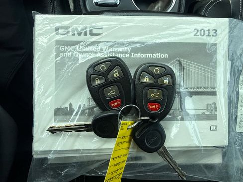 Used 2013 GMC Acadia SLE FWD image 27