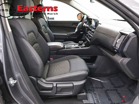 Used 2025 Nissan Pathfinder SV FWD image 24