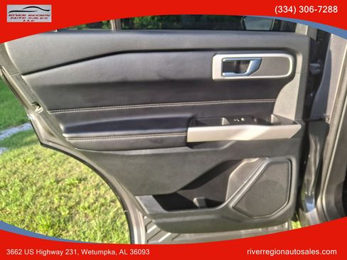 Used 2021 Ford Explorer XLT w/ Class III Trailer Tow Package AWD/4WD image 15