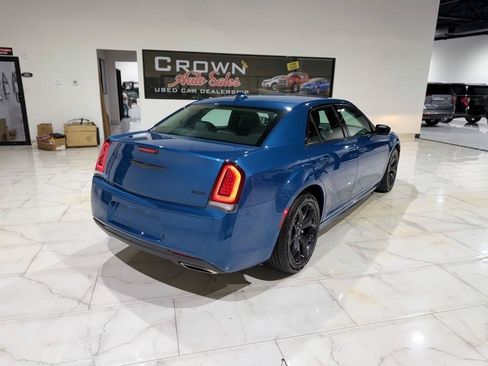 Used 2021 Chrysler 300 Touring L RWD image 9