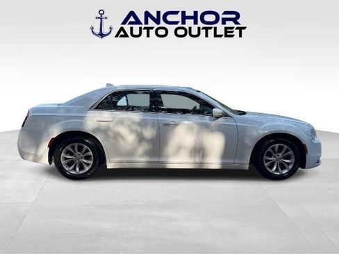 Used 2015 Chrysler 300 Limited RWD image 7