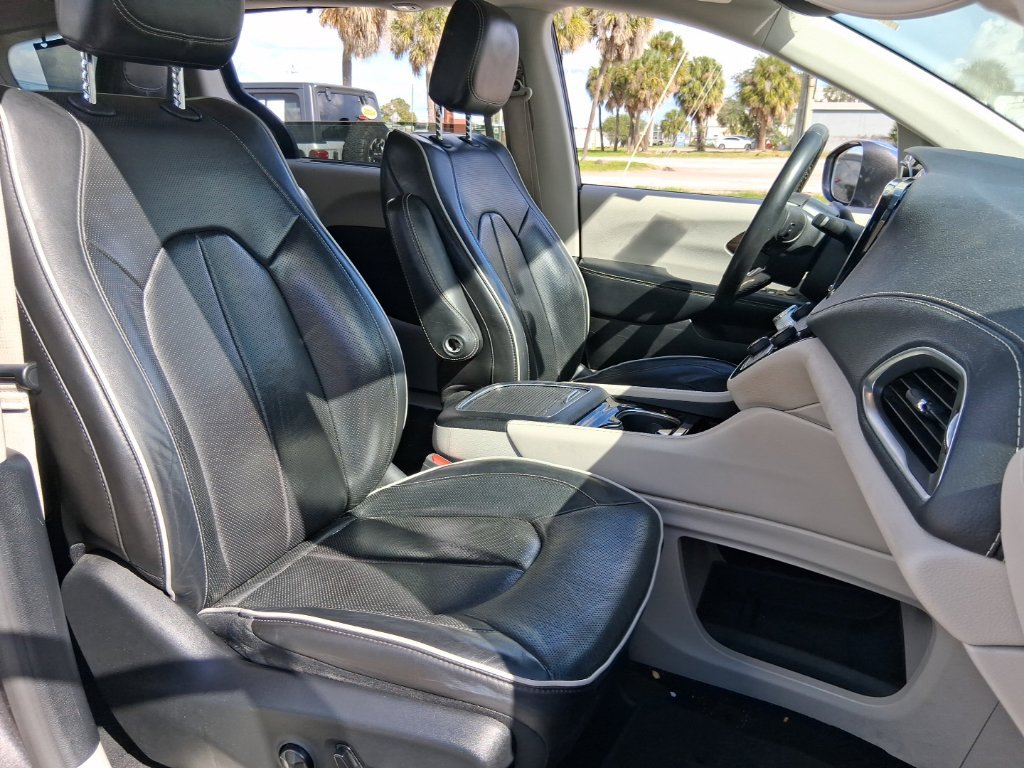 Used 2021 Chrysler Pacifica Limited AWD/4WD image 14