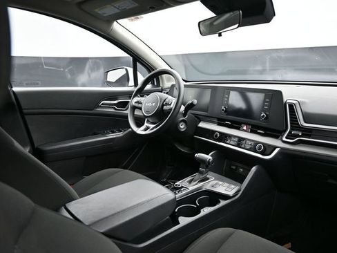 Used 2025 Kia Sportage LX image 30