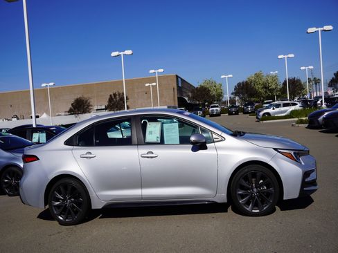 Used 2024 Toyota Corolla SE image 4