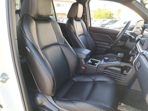 Used 2025 Toyota 4Runner SR5 AWD/4WD image 10