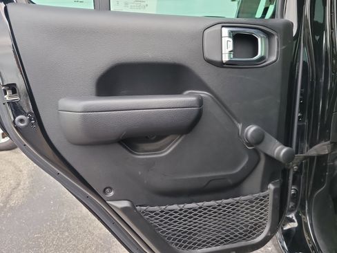 Used 2023 Jeep Gladiator Sport AWD/4WD image 12