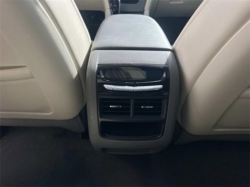 Used 2020 Cadillac XT5 Premium Luxury image 18