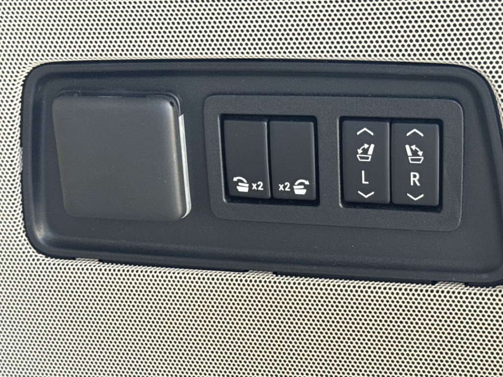 Used 2021 Cadillac Escalade ESV Sport Platinum AWD/4WD image 19