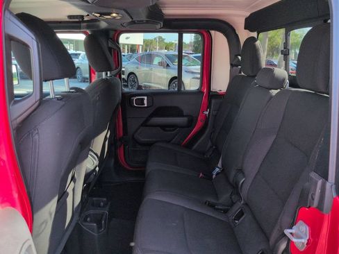 Used 2023 Jeep Gladiator Overland AWD/4WD image 14