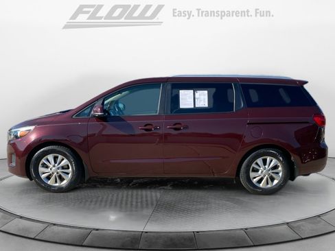Used 2017 Kia Sedona LX w/ LX Essentials Premium Package FWD image 5