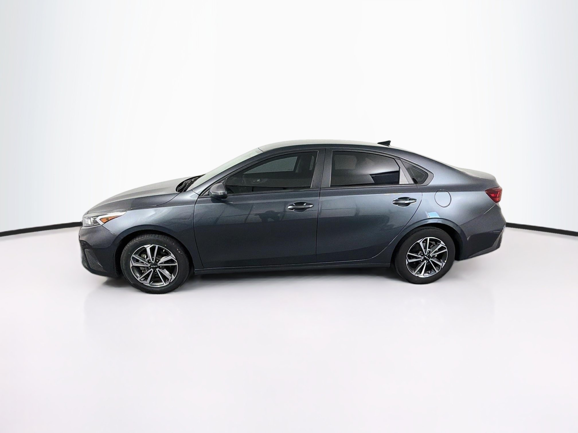 Used 2024 Kia Forte LXS w/ LXS Technology Package FWD image 4