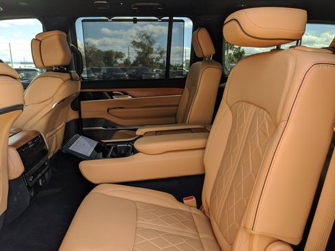 Used 2024 Jeep Grand Wagoneer L Series III image 21