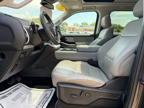 Used 2025 Ford Expedition Max Active AWD/4WD image 11