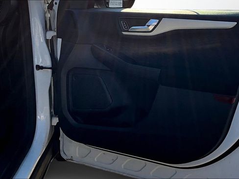 Used 2020 Ford Escape SE image 27