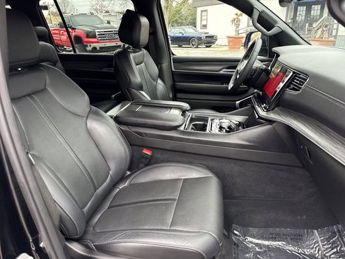 Used 2023 Jeep Wagoneer L Series III w/ Preferred Equipment Group image 30