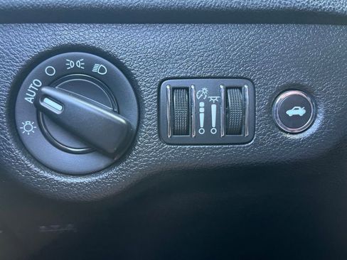 Used 2020 Dodge Charger SXT RWD image 10