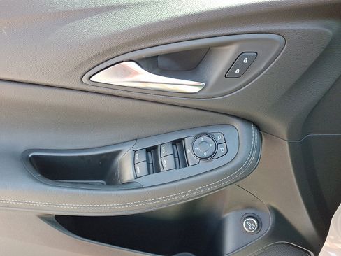 Used 2023 Buick Encore GX Select w/ Sport Touring Package FWD image 12