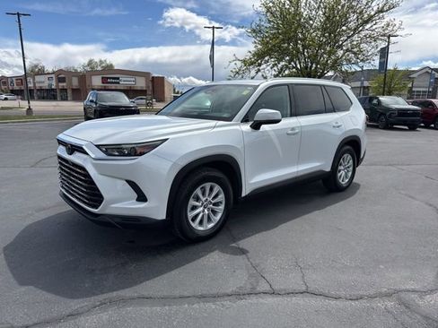 Used 2024 Toyota Grand Highlander AWD image 3