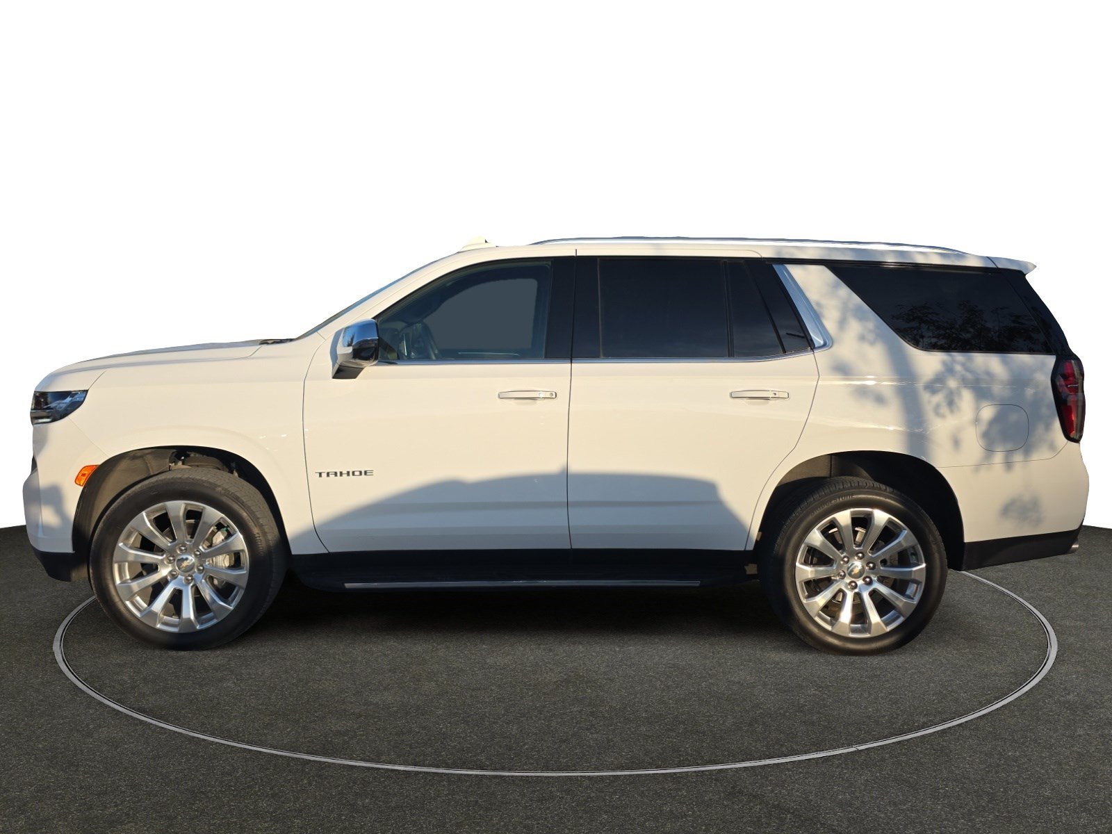 Used 2024 Chevrolet Tahoe Premier w/ Premium Package 2 AWD/4WD image 2