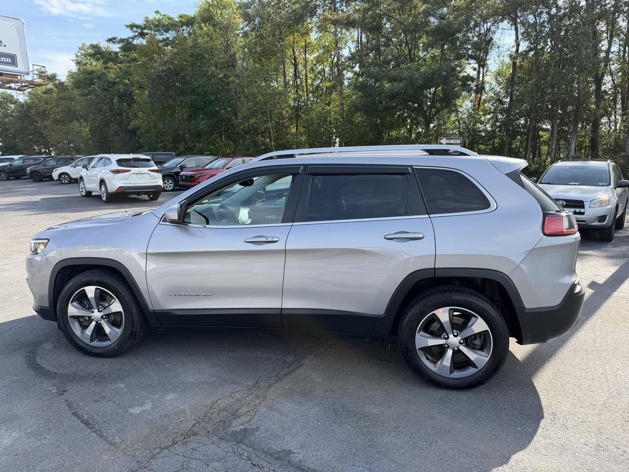 Used 2019 Jeep Cherokee Limited AWD/4WD image 8