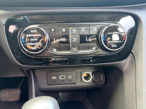 Used 2022 Buick Encore GX Select FWD image 25