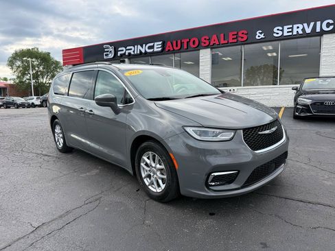 Used 2022 Chrysler Pacifica Touring-L FWD image 1