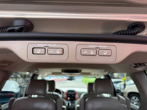 Used 2007 Toyota Sienna XLE image 11